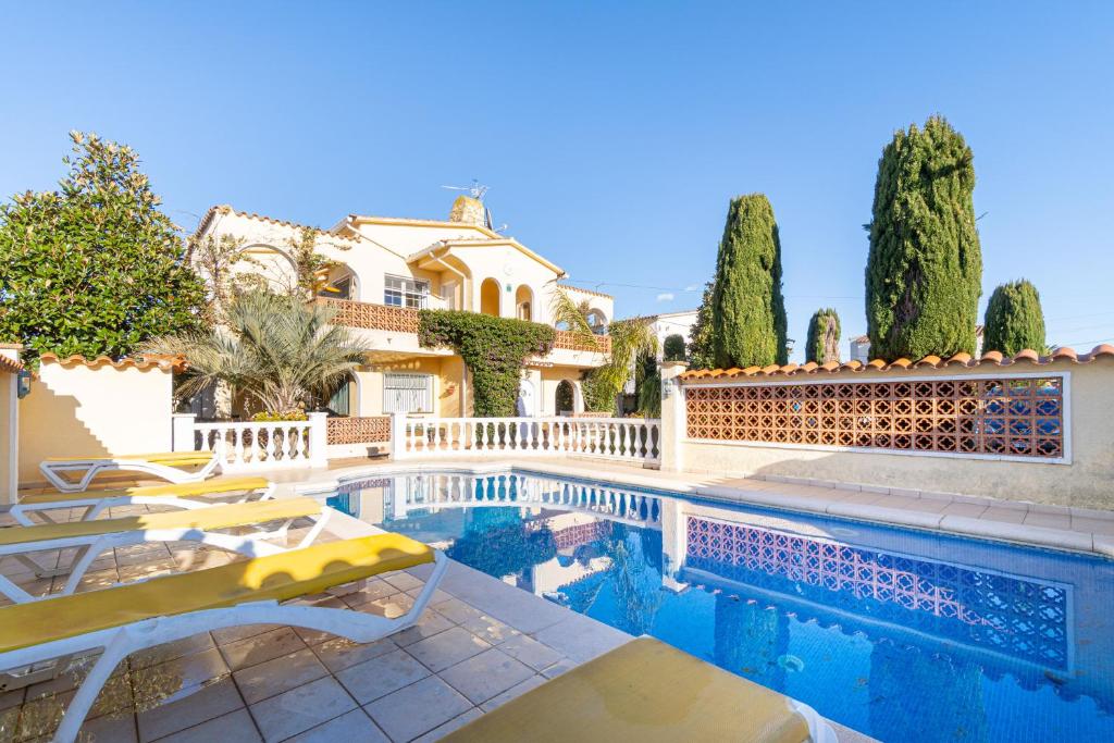 RESIDENCIA ALBERES -Apartamento completo con piscina, barbacoa, parking- D