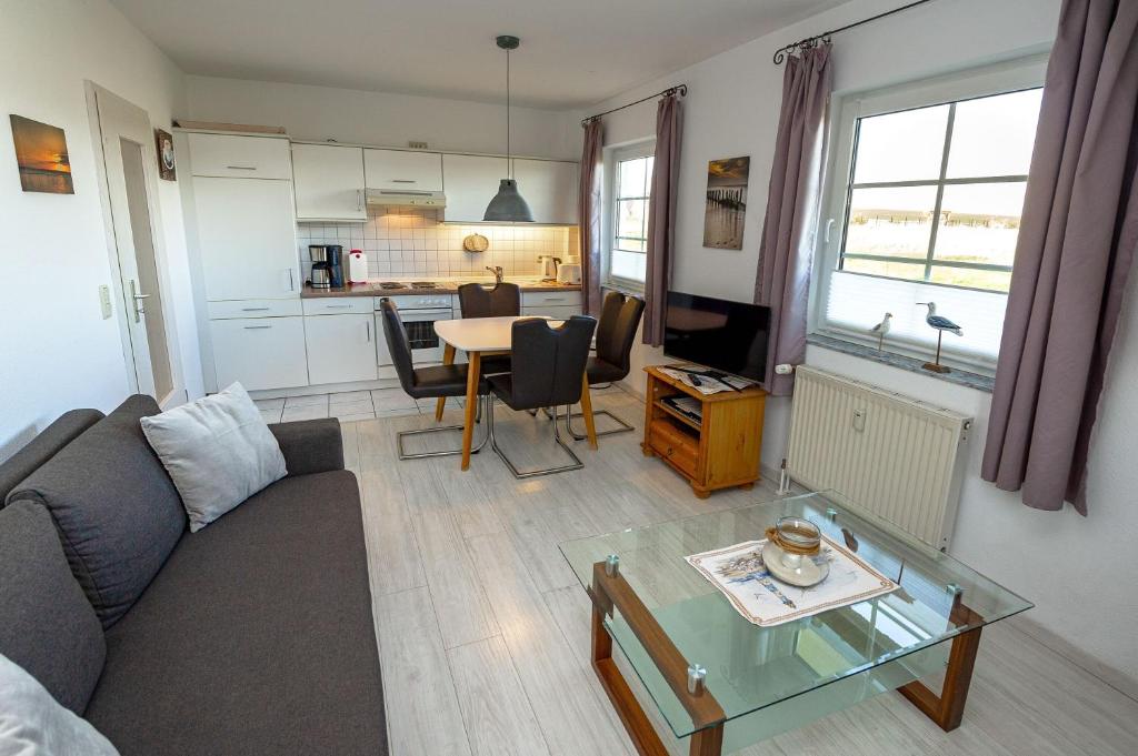 a living room with a couch and a table at Reethaus Boddenblick in Alt Reddevitz - Wohnung 4 in Mariendorf