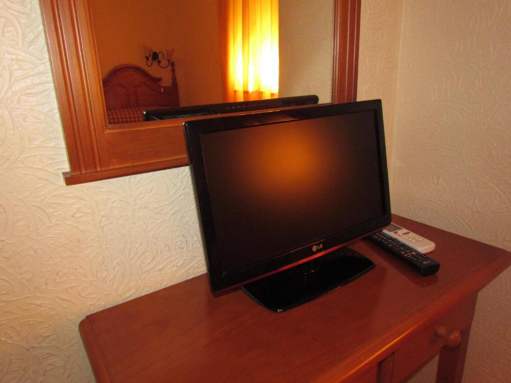 Telewizja i/lub zestaw kina domowego w obiekcie Hotel Venta del Pobre