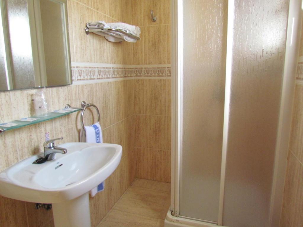 Łazienka w obiekcie Hotel Venta del Pobre