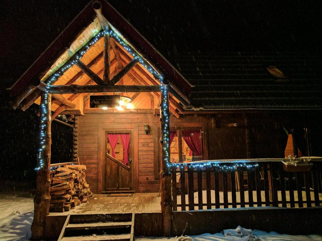 Budova, kde se chata nachází