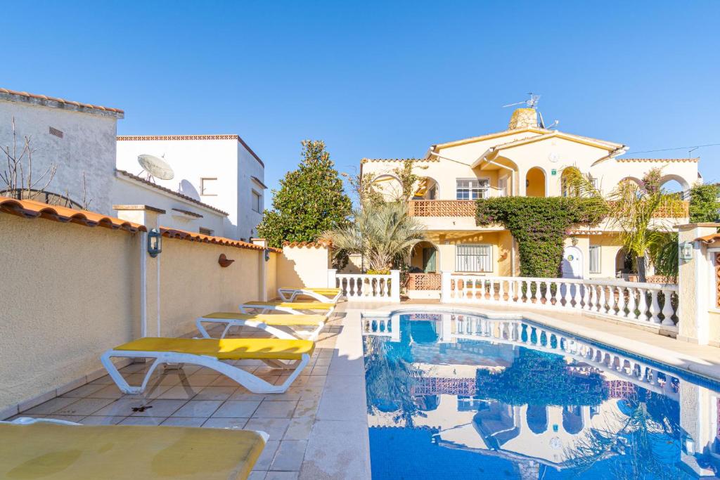 RESIDENCIA ALBERES -Apartamento completo con piscina, barbacoa, parking- A