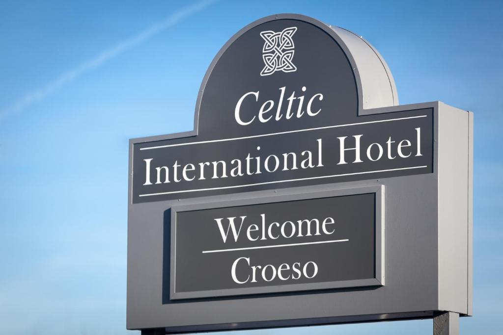 Certifikát, hodnocení, plakát nebo jiný dokument vystavený v ubytování Celtic International Hotel Cardiff Airport