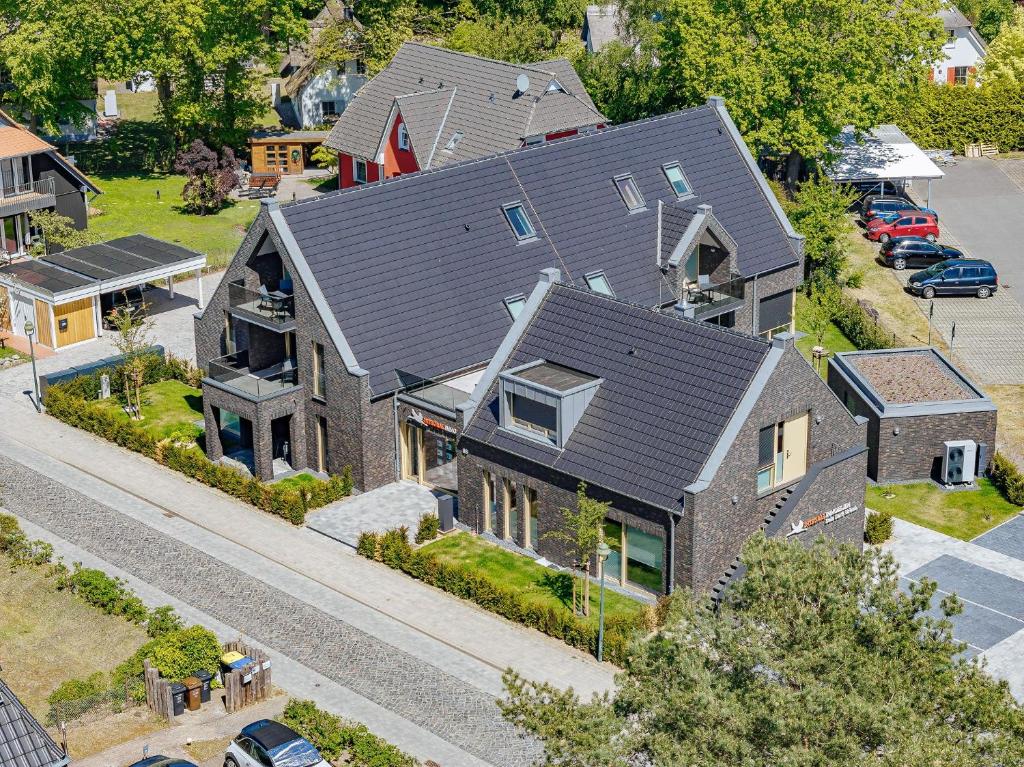 an overhead view of a house with a roof at Ferienwohnung Schietbüdel in Born