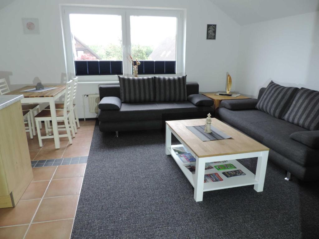 a living room with two couches and a table at Ferienwohnung Pauly in Niesgrau
