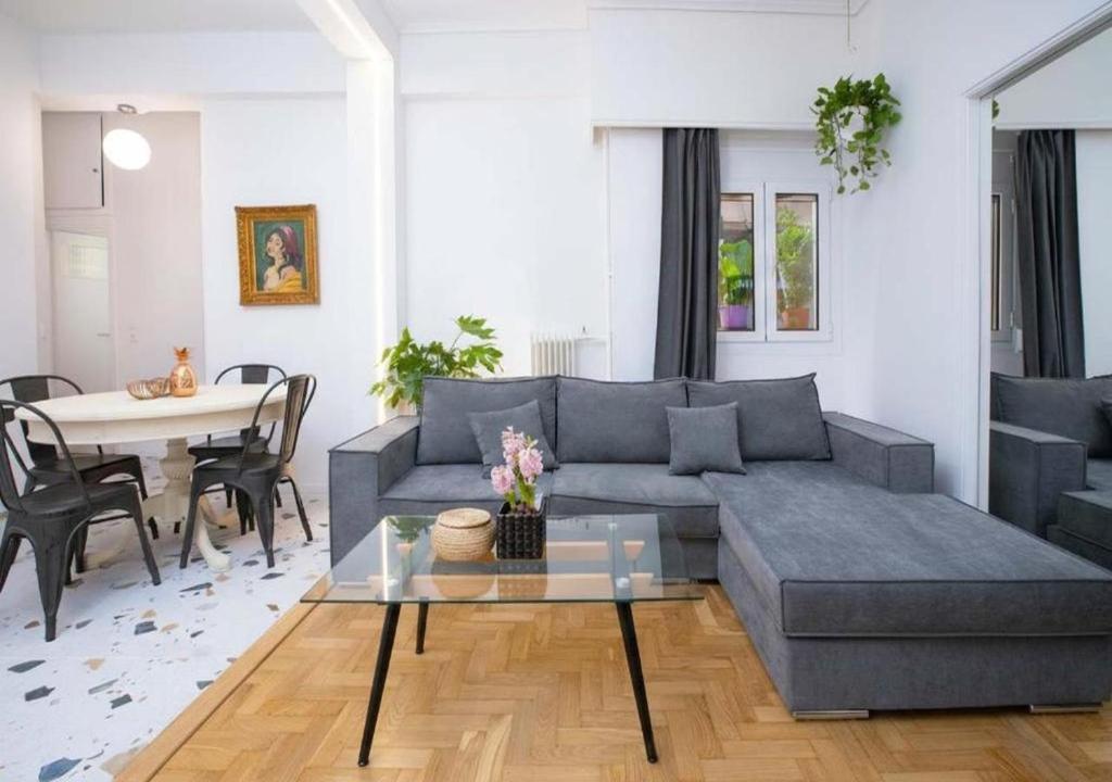 Stylish 2BR Koukaki l Balcony & Work-Friendly Desk