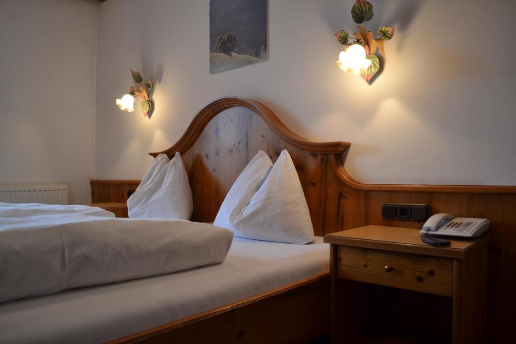 Postel nebo postele na pokoji v ubytování Hotel Aurach