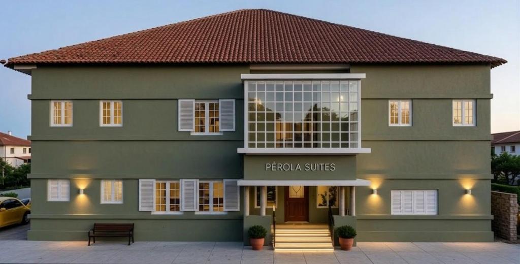 a green building with aeria cuires sign on it at Pérola Suítes Boutique Hotel in Luanda