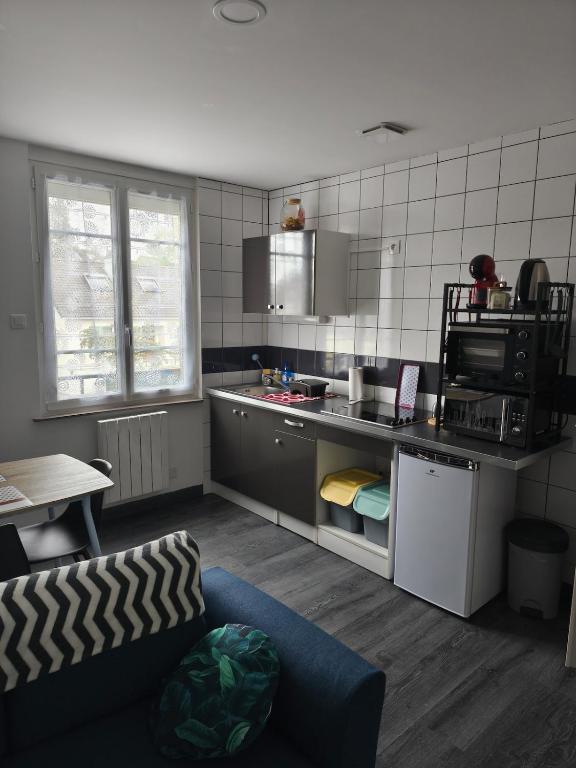 a kitchen with a couch and a counter top at point baie studio 1 in Abbeville