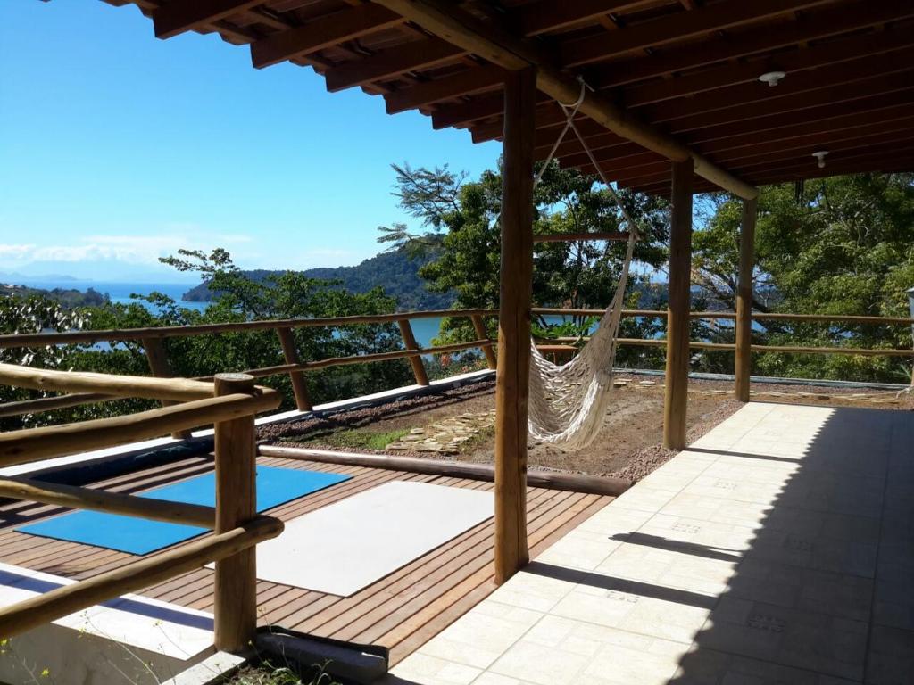 a hammock on the deck of a house at Pousada Alto do Tiê in Paraty