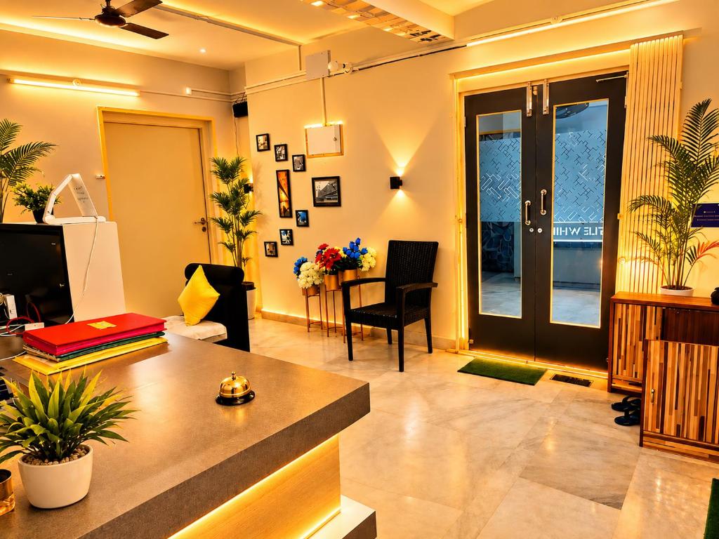 a living room with a desk and a living room at Little While Elitz-Budget & backpacker friendly micro hotel-Near metro in Kolkata