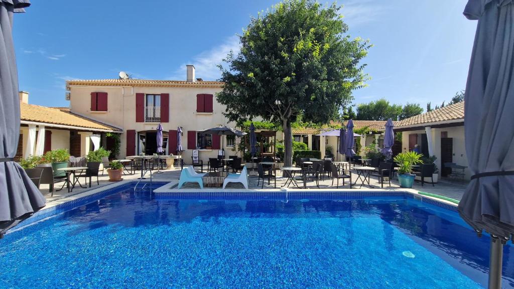 Hôtel Le Mas Des Amandiers - Housity