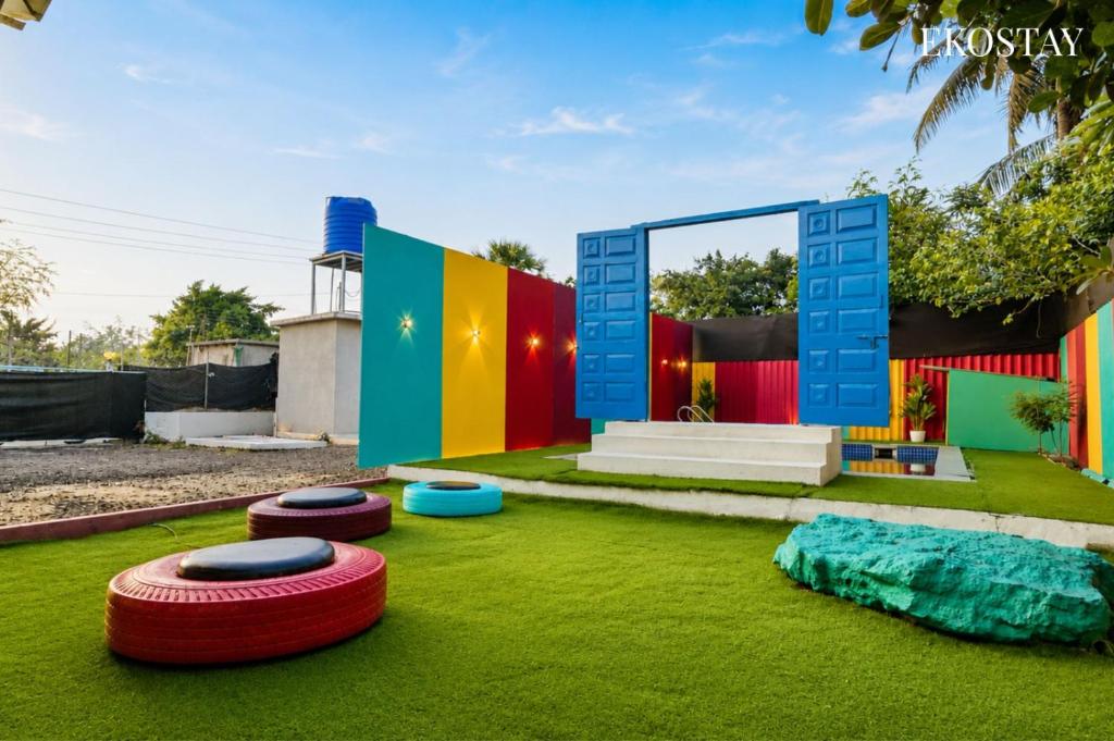 EKOSTAY - Blue Door Villa
