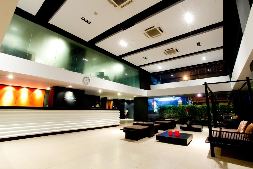 
The lobby or reception area at Miramar Hotel
