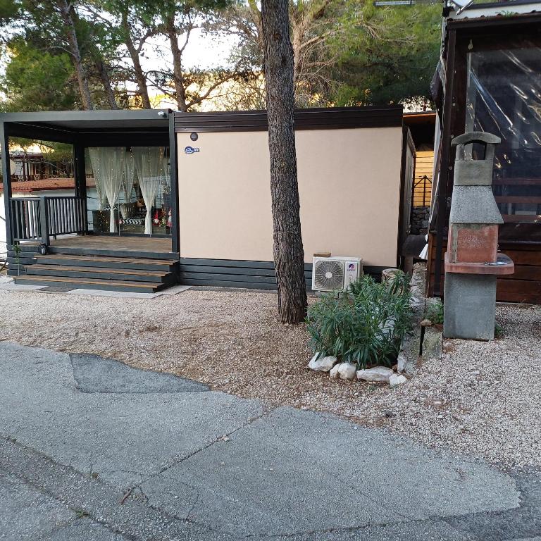 a small house with a tree and a building at Maja Vita _ Maja in Drage
