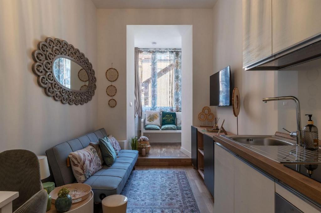 GuestHost - Roma Termini Cozy Grey Apartment