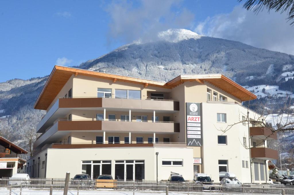 Nespecifikovaný výhled na hory nebo výhled na hory při pohledu z aparthotelu