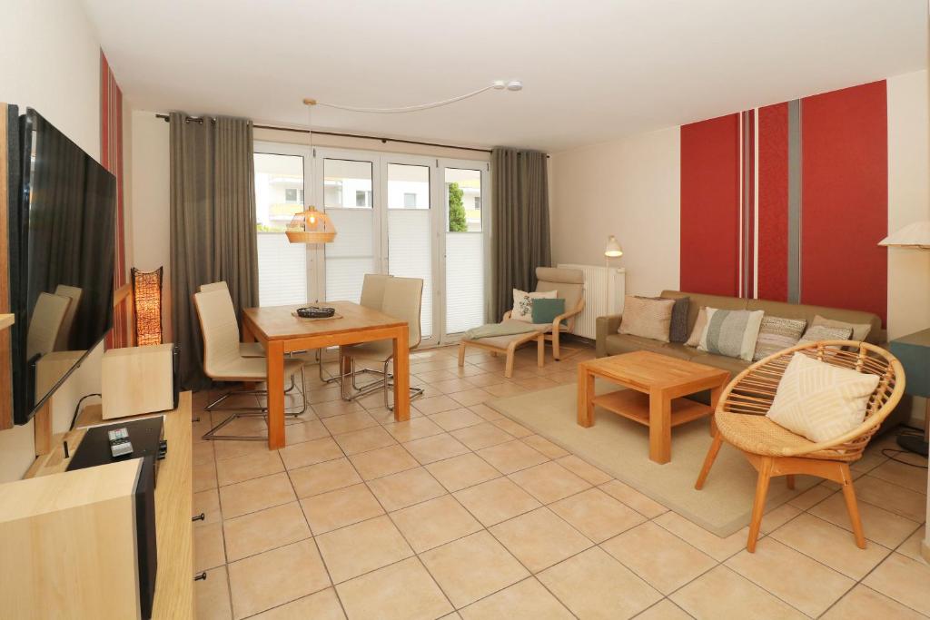 a living room with a couch and a table at Ferienwohnung Maigloeckchen 05 str in Karlshagen