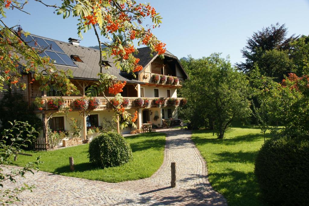 a house with a pathway in front of it at Primushäusl Gästehaus in Strobl