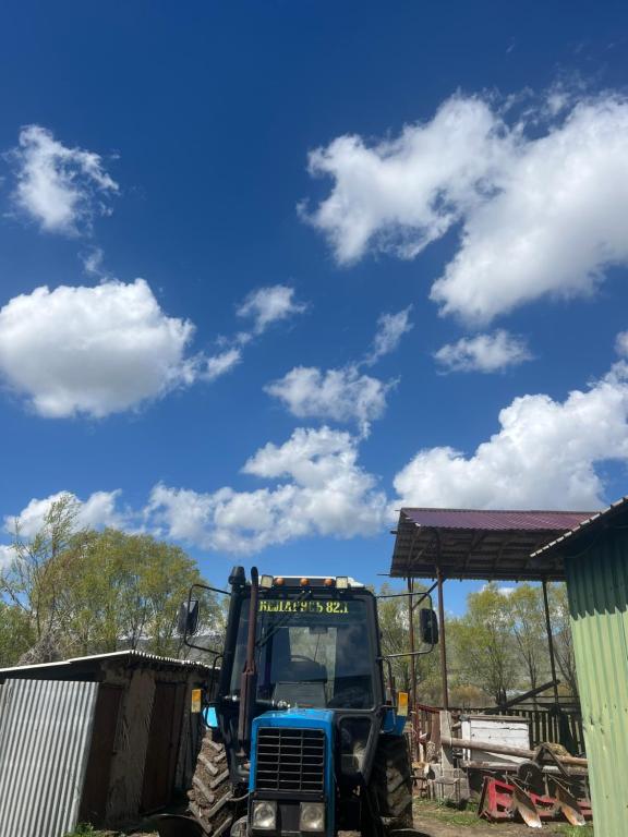 a blue truck parked in front of a building at Бекбол in Sovetskoye