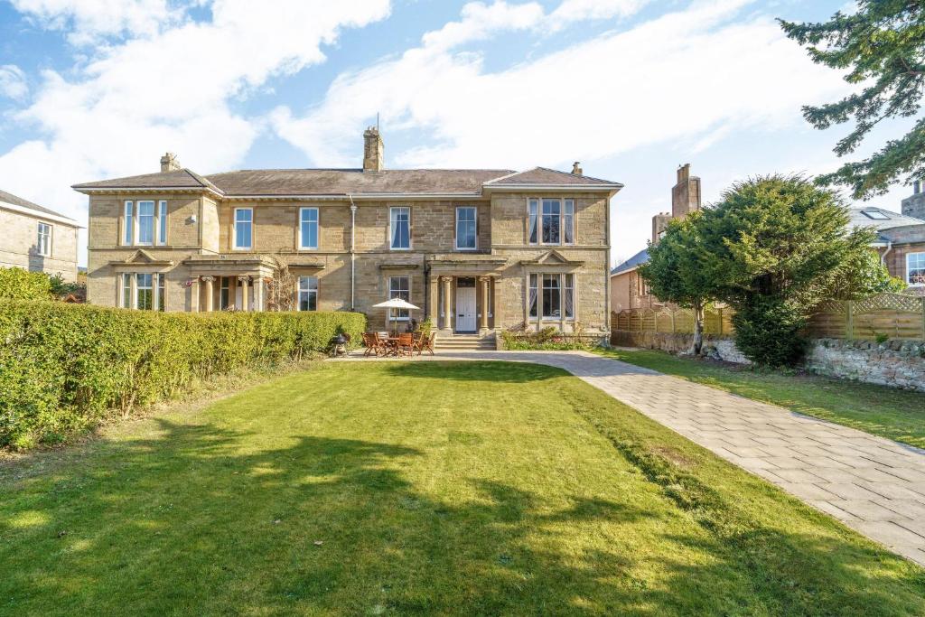 an exterior view of a large house with a large yard at Kirkland in Berwick-Upon-Tweed