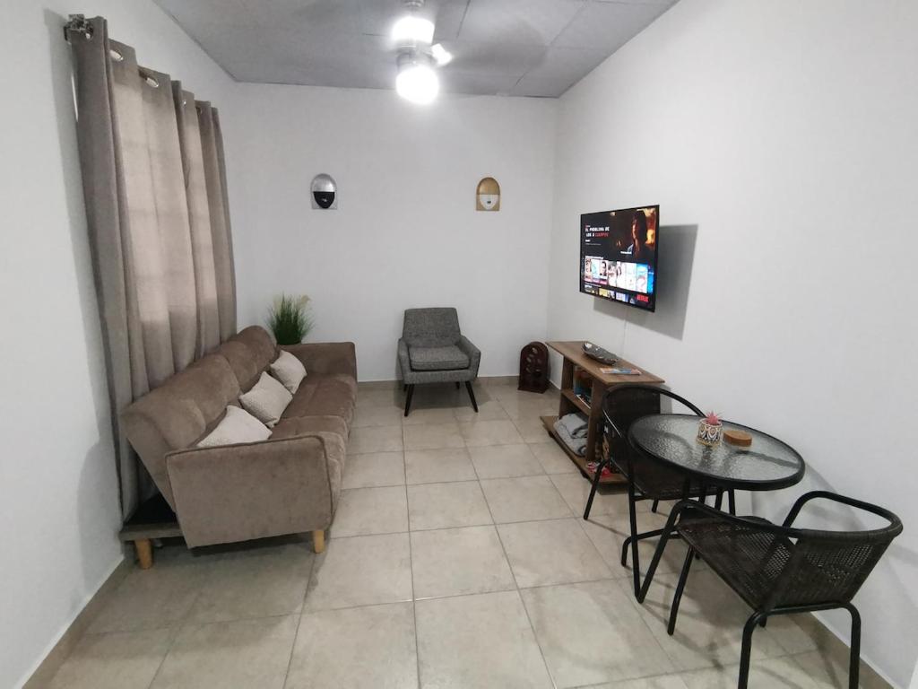 a living room with a couch and a table at Casita del Valle in San Cristóbal