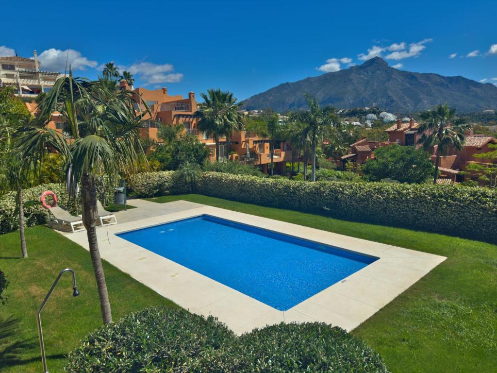 Luxury 3BR Apartment in Aloha Golf - Large Terrace & Pool