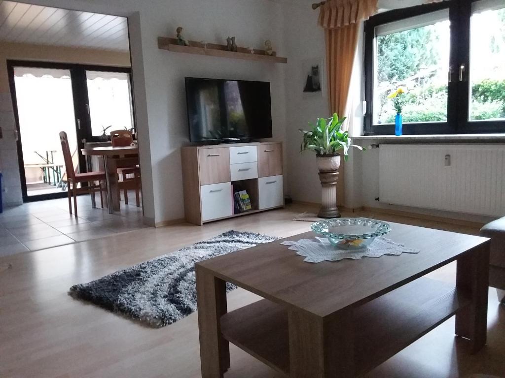 a living room with a table and a tv at Ferienwohnung Diester Riegelsberg in Walpershofen