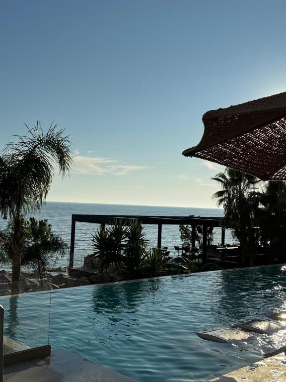 a swimming pool with a view of the ocean at Rana e Hedhun Beach House in Shëngjin
