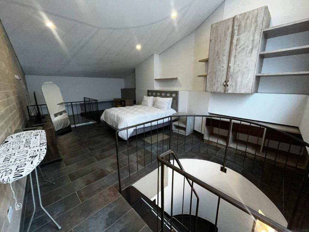 a small room with a bed and a table at Apartamentos Chia in Chía
