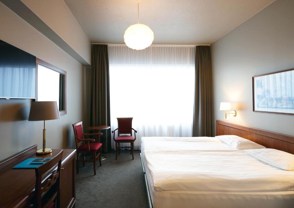 Postel nebo postele na pokoji v ubytování Fosshotel Stykkisholmur