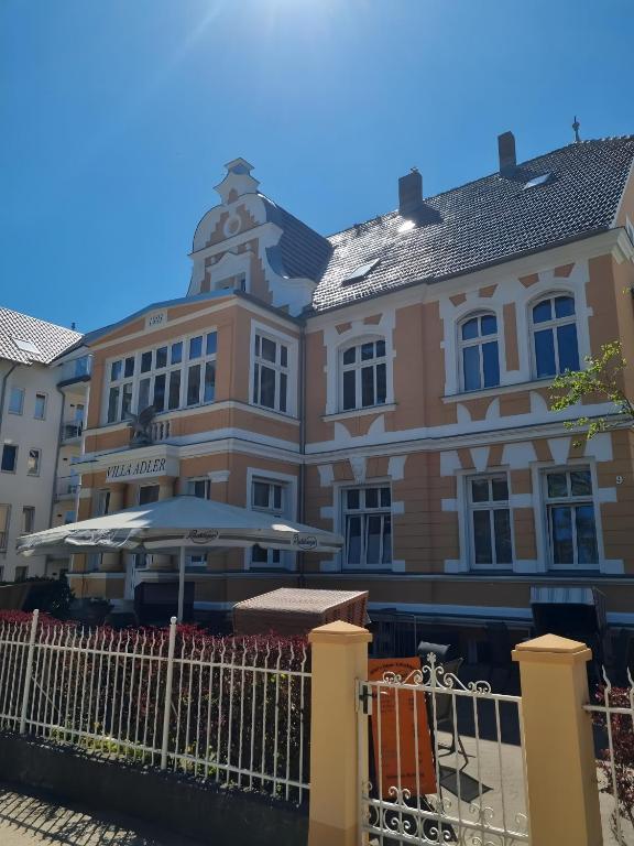a building with a fence in front of it at Villa Adler- Seeblick in Ahlbeck