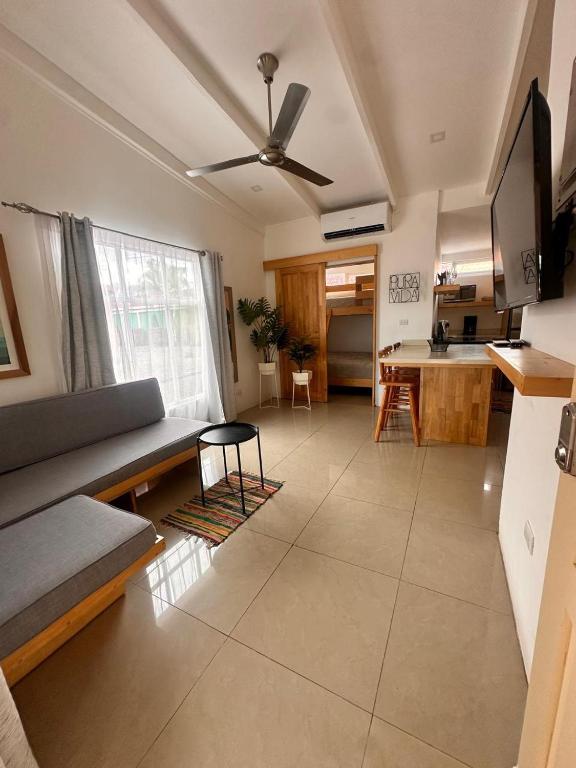 a living room with a couch and a kitchen at Villa Paradise in Jacó