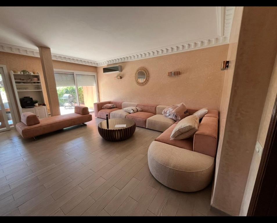 a living room with a couch and a table at Villa comfort in Bouznika