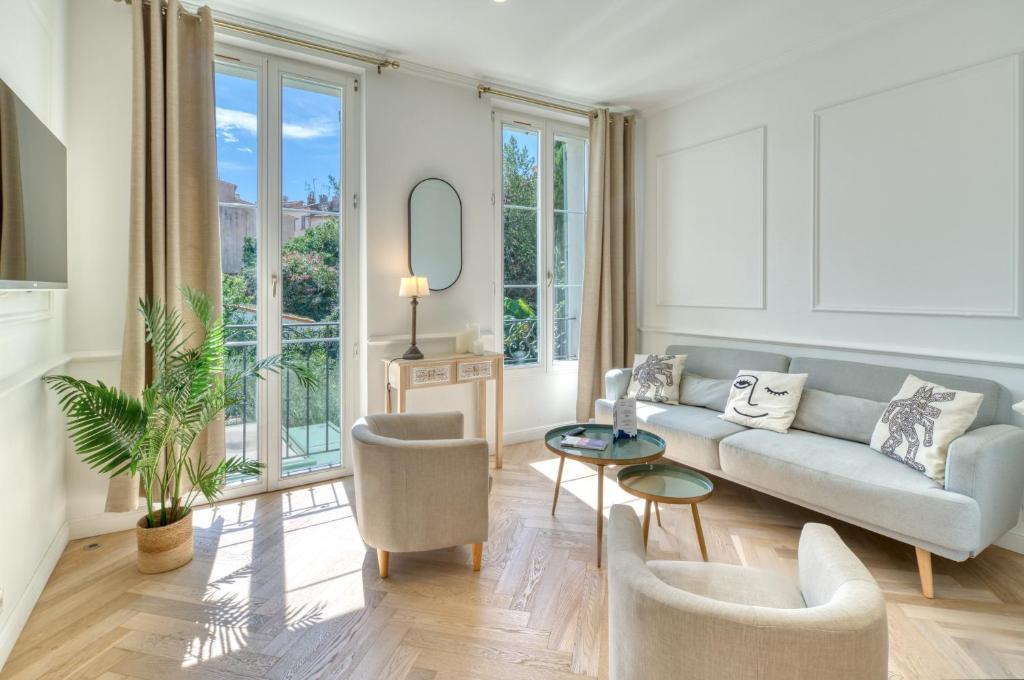 L'Orangerie Secret Garden Apartment in Old Antibes Beach 4min