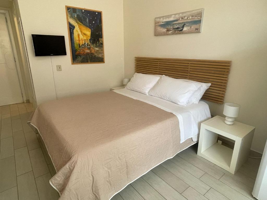 a small bedroom with a bed and a tv at Ashur mondello in Palermo