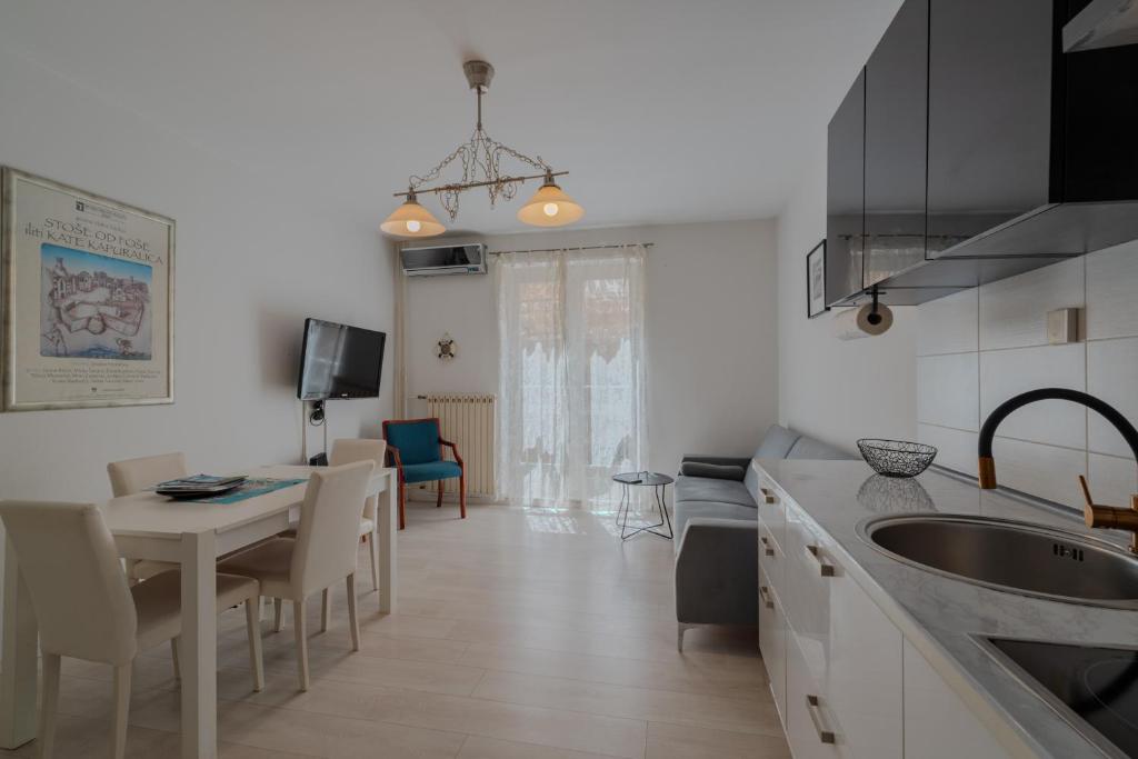 Prokonzul 2BR apartment in old town