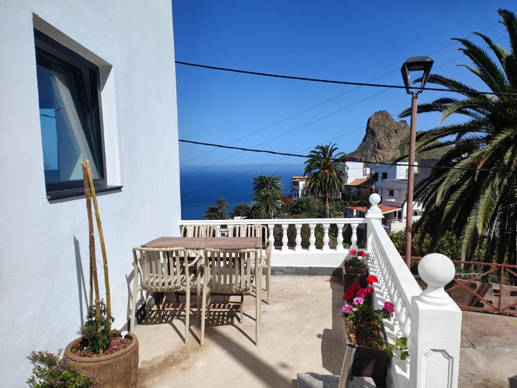 a balcony with a table and chairs and the ocean at Nido Anaga in Santa Cruz de Tenerife