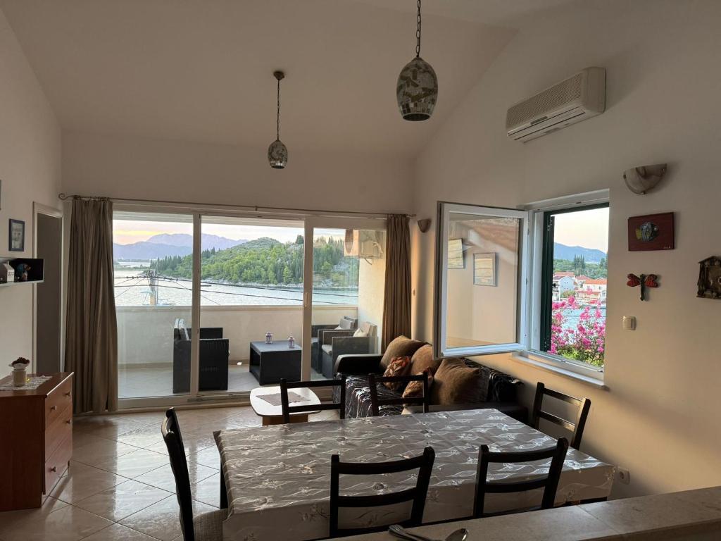 a living room with a table and chairs at Beachside 2-Bed Bliss! in Blace