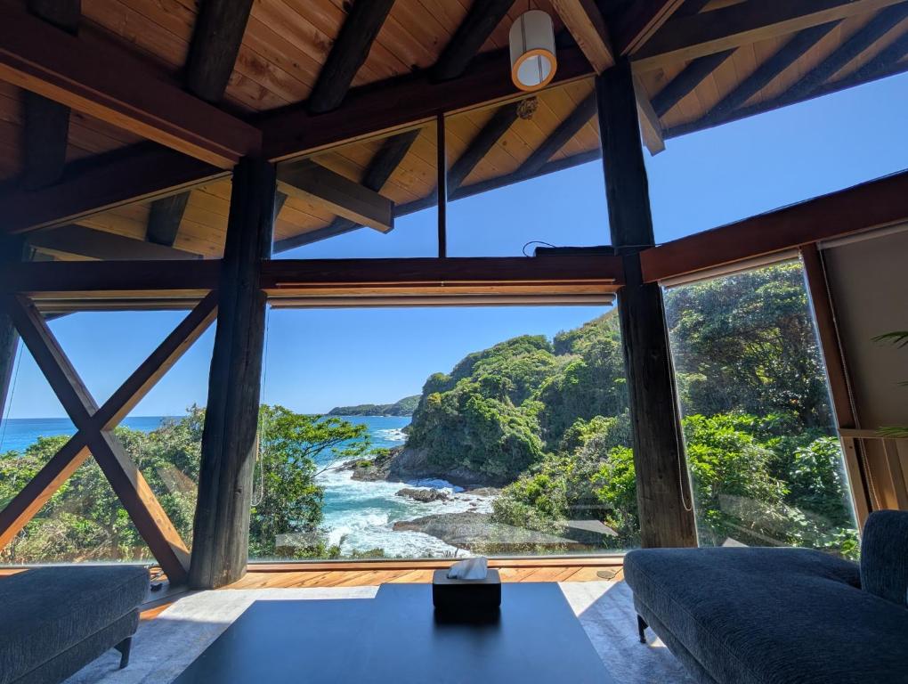 a room with a view of the ocean from a house at The Villa Kotoshiro -ヴィラ コトシロ- in Matsue