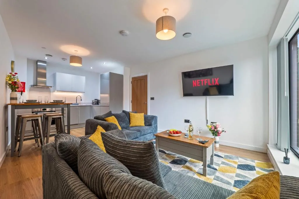 Modern 2 Bedroom Apartment City Center