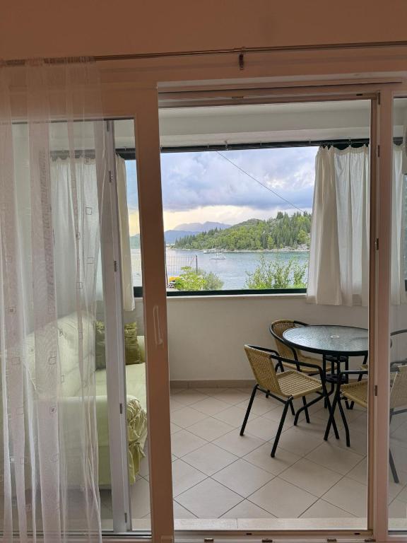 a balcony with a table and a view of the water at 2 bed Comfy Gem: Functional, Ideal Location, Steps to the Beach in Blace