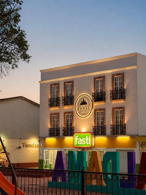 a building with a fast sign in front of it at Jovis Hotel - Lujo Cultural in Villa Aldama