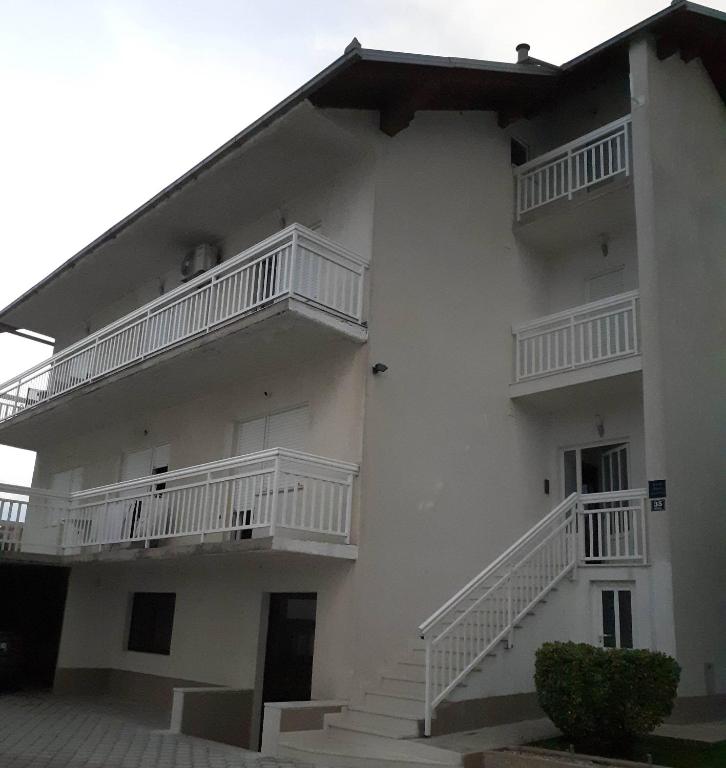 Apartments with parking space Kastel Luksic, Kastela - 25989