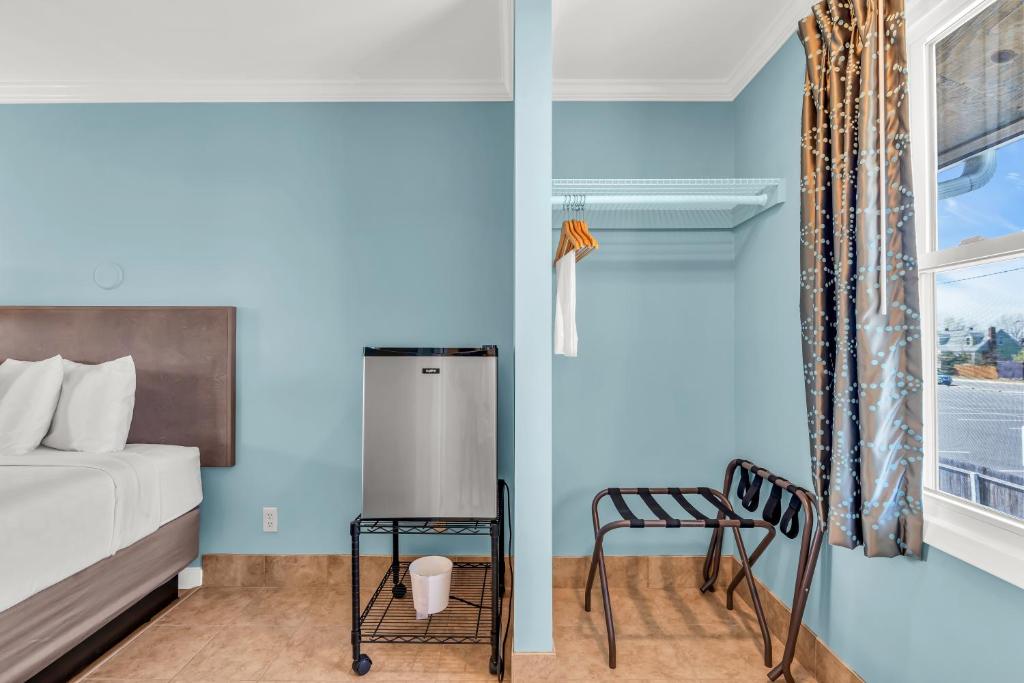 Surfside Motel - King Room