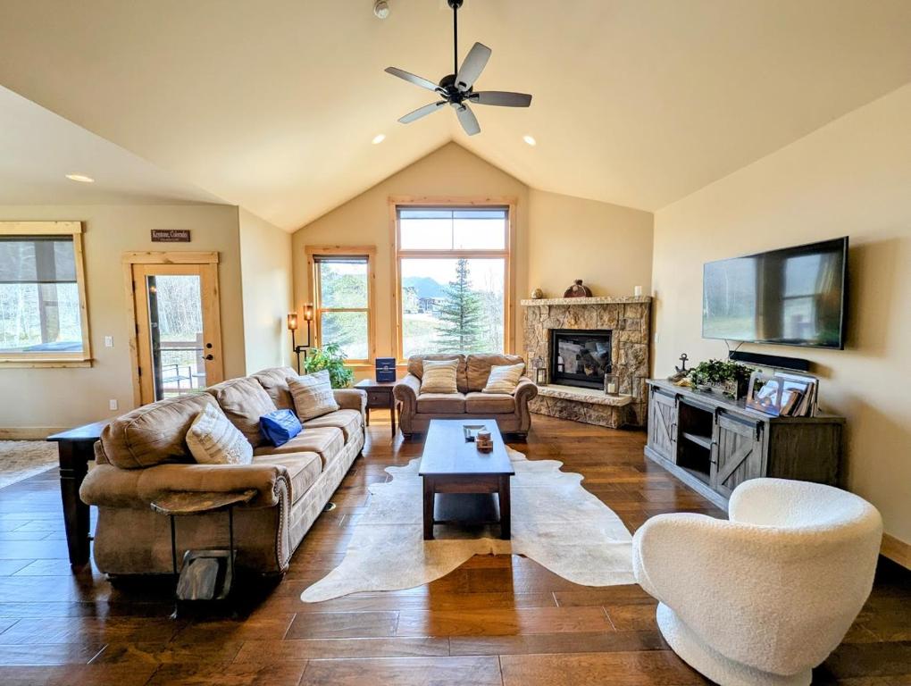 a living room with a couch and a fireplace at Frey Gulch 58 by SummitCove Lodging in Colorado in Keystone