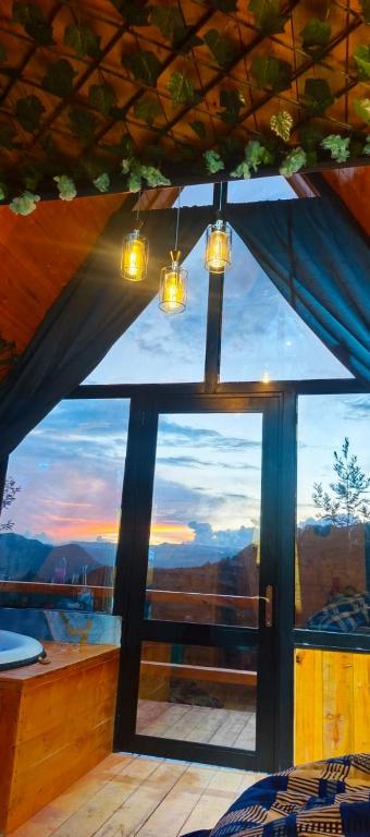 a room with a large window with a view at Glamping Jadiva in Cucunubá