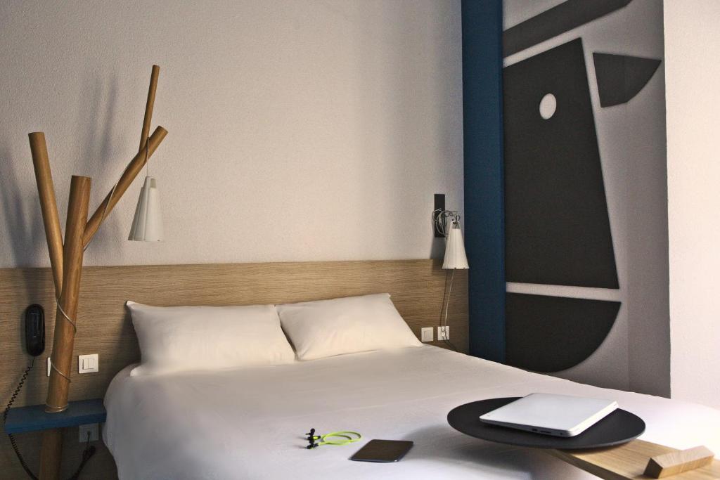 Postel nebo postele na pokoji v ubytování ibis Styles Moulins Centre
