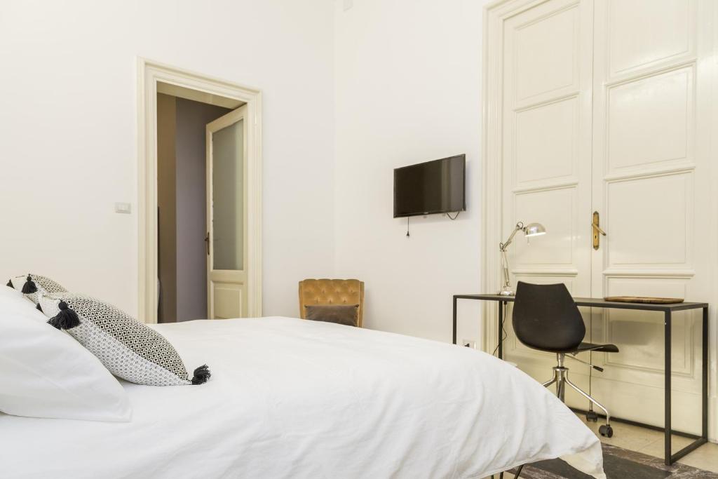 A bed or beds in a room at B&B 4 ELEMENTI CATANIA