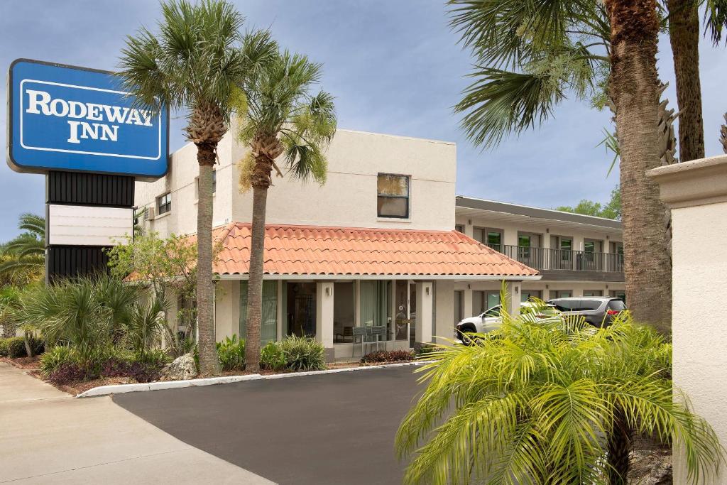 a hotel with palm trees in front of a building at Rodeway Inn St Augustine Historic District in St. Augustine